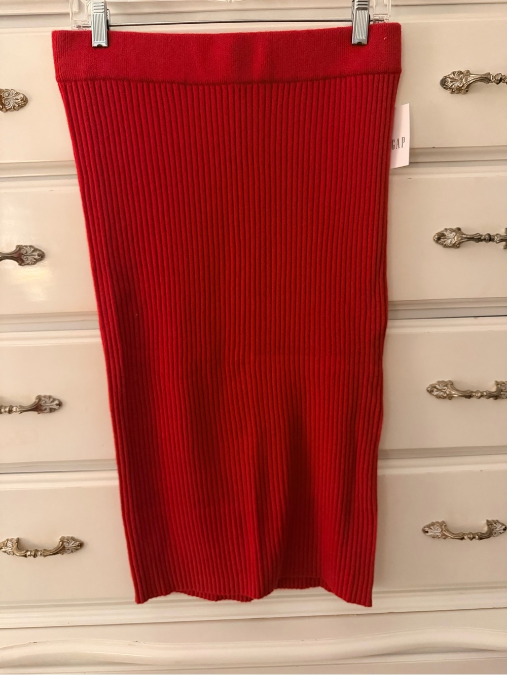 GAP Cashsoft Ribbed Knit Midi Skirt in Red